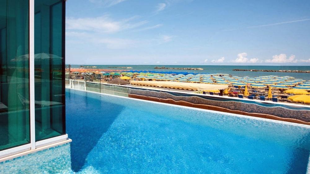Hotel Alexander Museum Palace Pesaro Ngoại thất bức ảnh